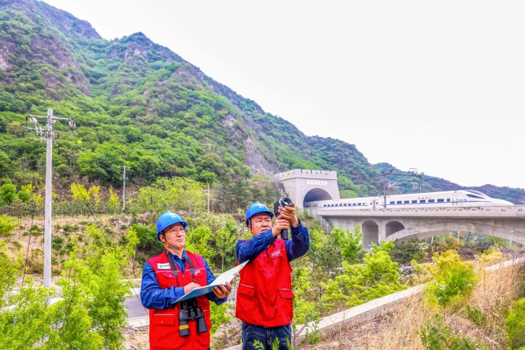 电力系统充电_如何在家中设置电力汽车充电站？_充电站供电系统